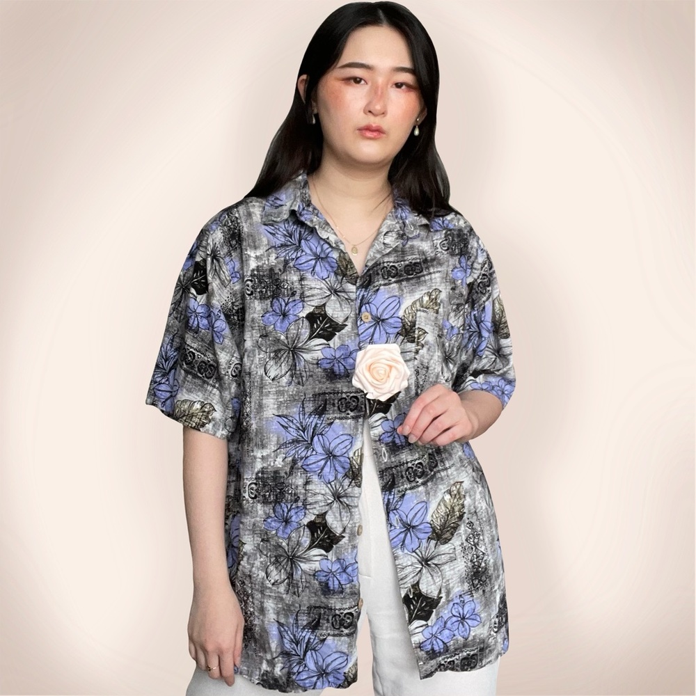 Vintage grey & blue floral distressed print short sleeved button up.